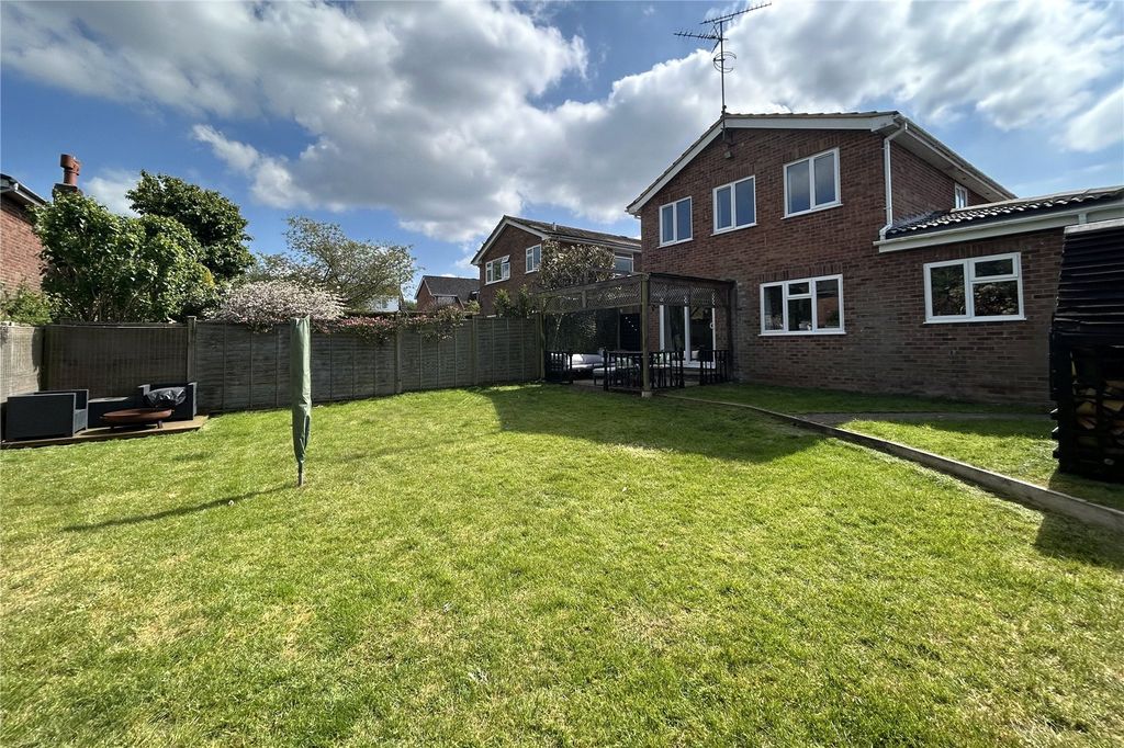 Additional image 6 of 4 bed detached house for saleLaurel Close, North Warnborough, Hook, Hampshire RG29
