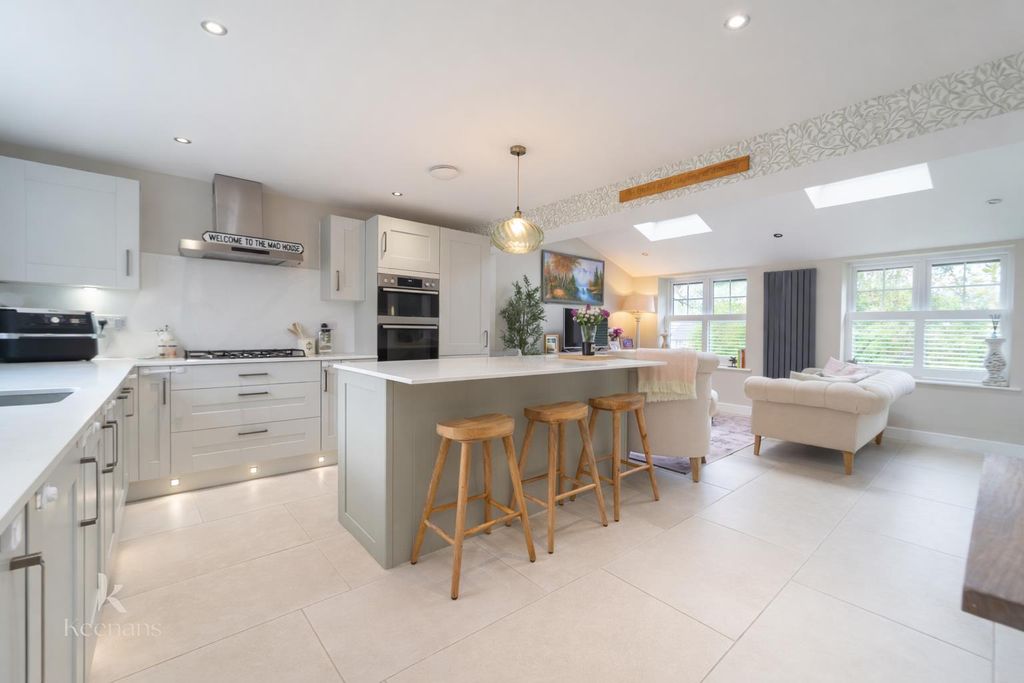 Property photo 3 of 48