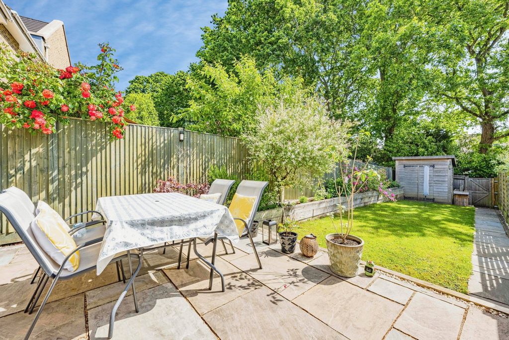 Property photo 2 of 25