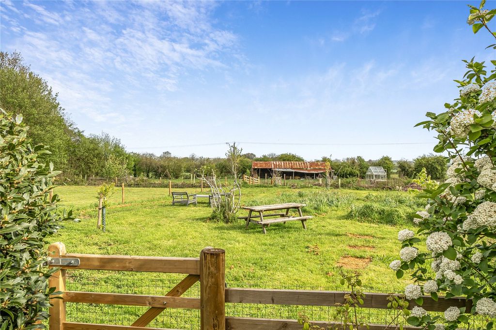 Property photo 2 of 34 Picture No. 37