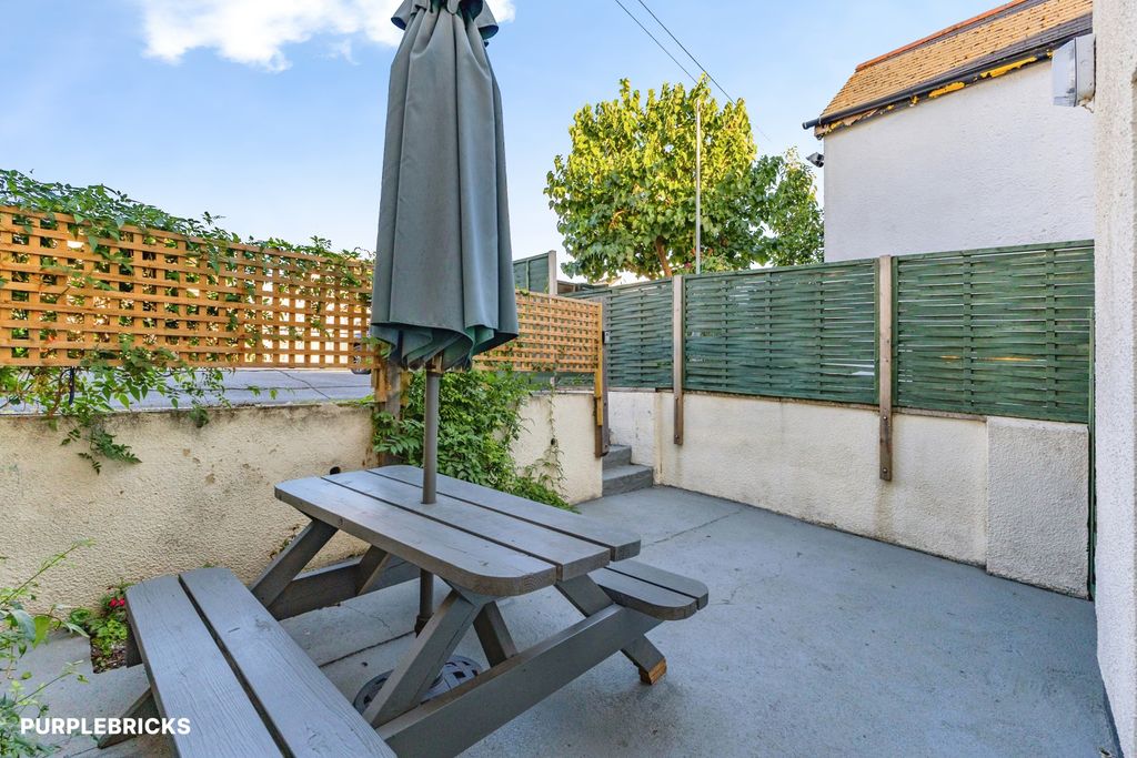 Property photo 3 of 22