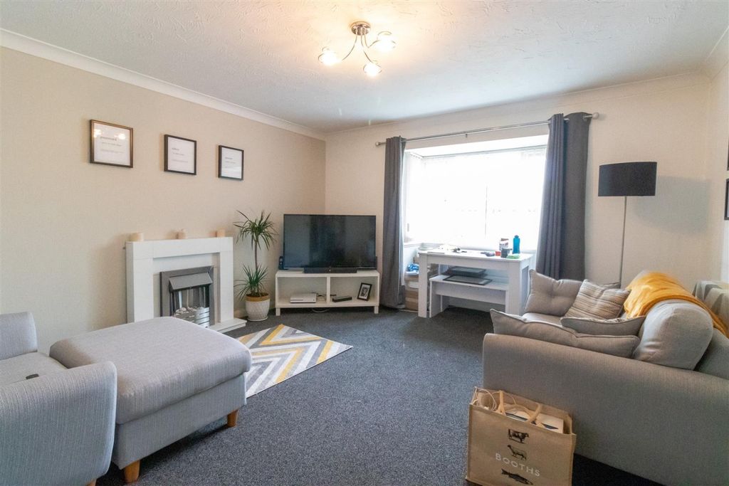 Property photo 2 of 8 4689891