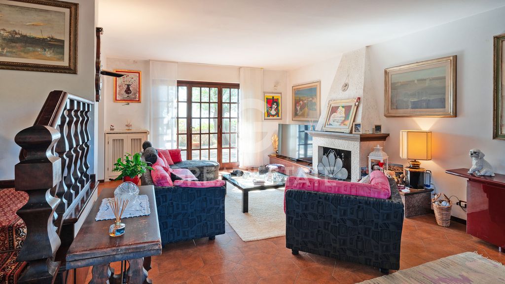 Property photo 1 of 52 Interiors