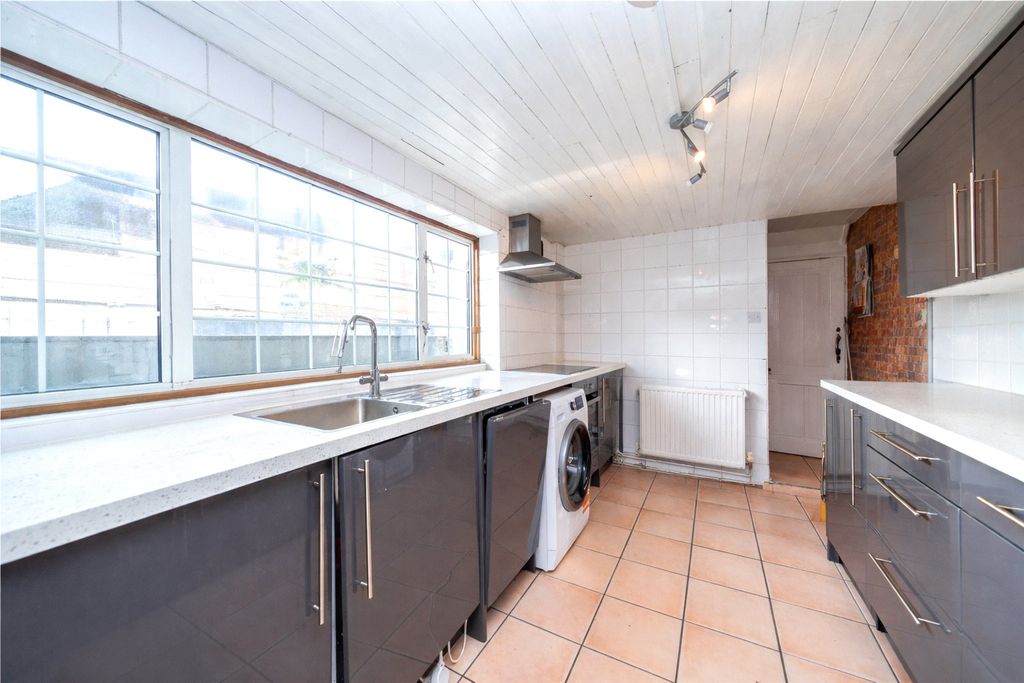 Property photo 2 of 10 Kitchen