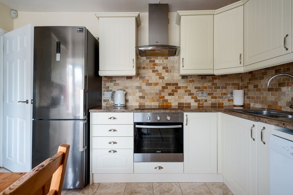 Property photo 2 of 12 Kitchen