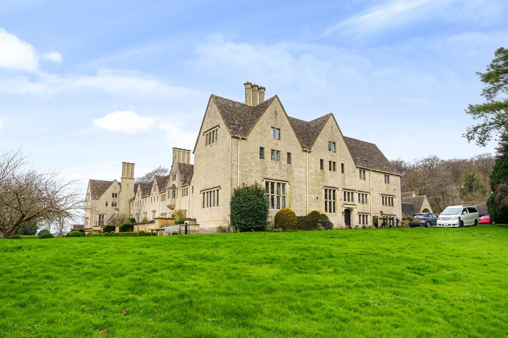 Property photo 2 of 17 Gyde House