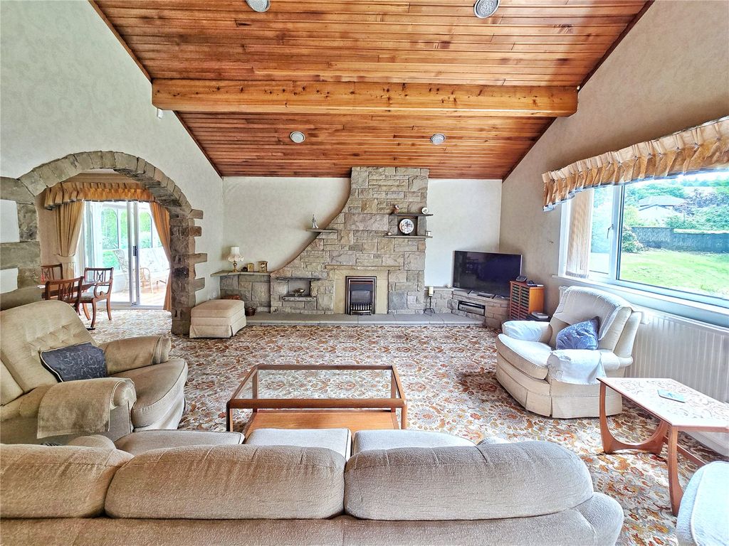 Property photo 3 of 18 350Sqft Living Room