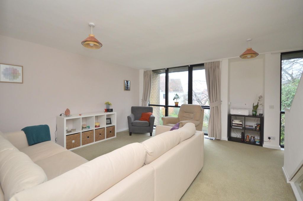 Property photo 2 of 22 Sitting Room