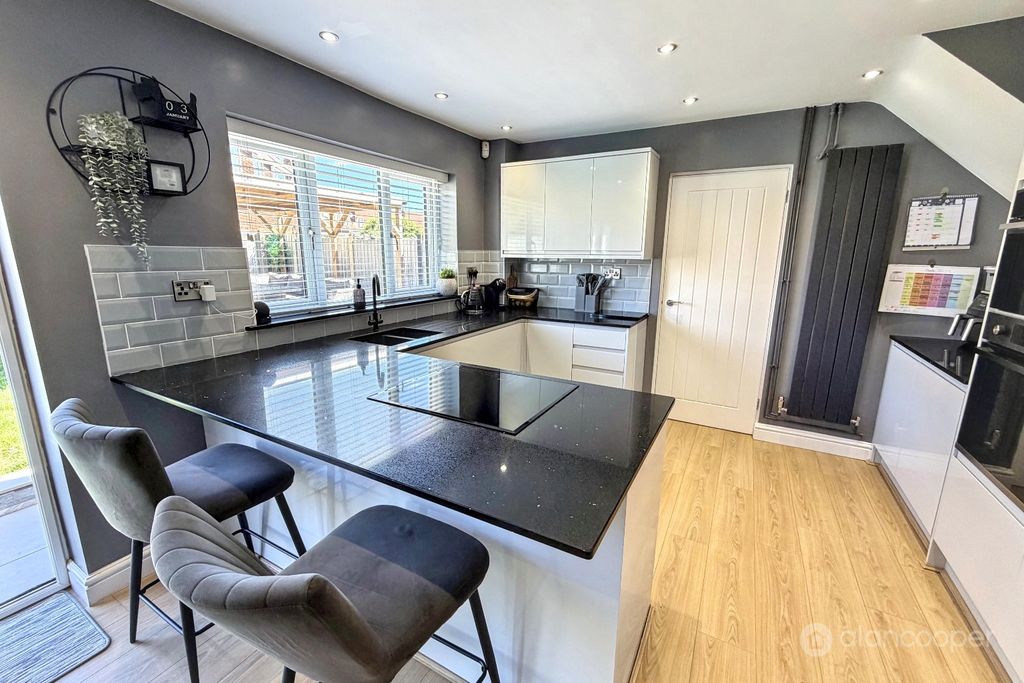 Property photo 2 of 24 5199273