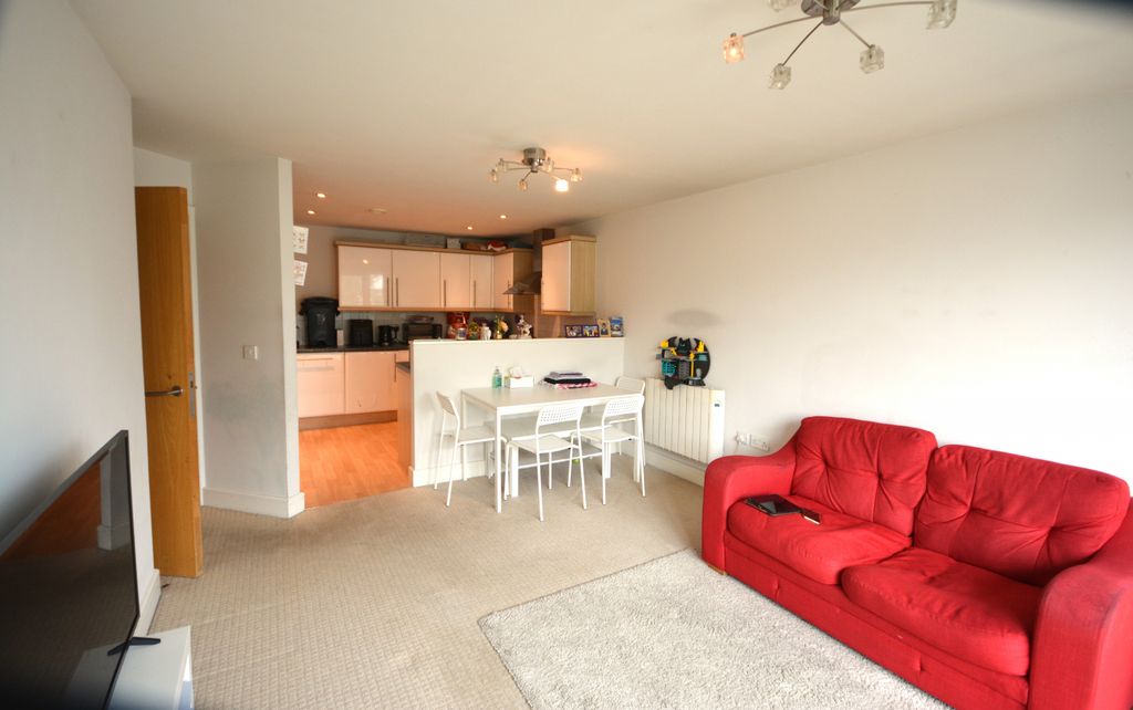 Property photo 1 of 9 137 The Atrium, Whitefield M45 7Al