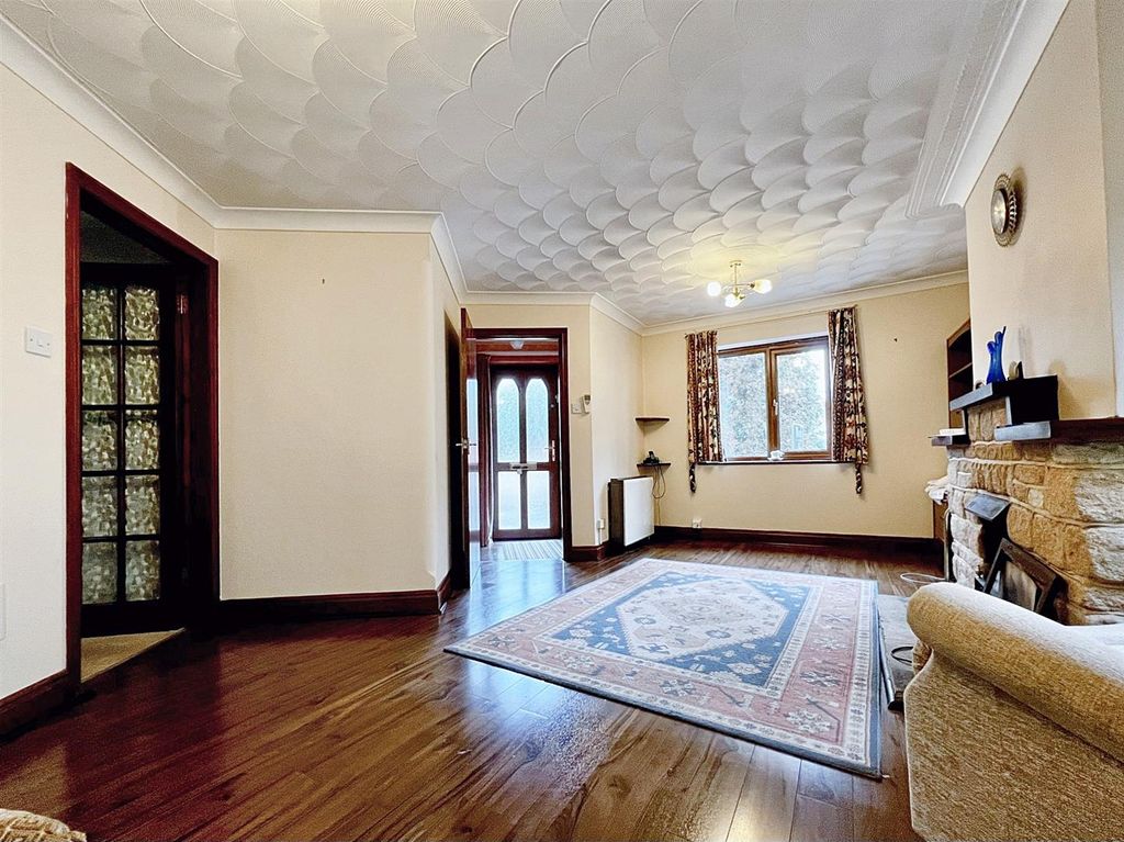 Property photo 2 of 10 Sitting Room