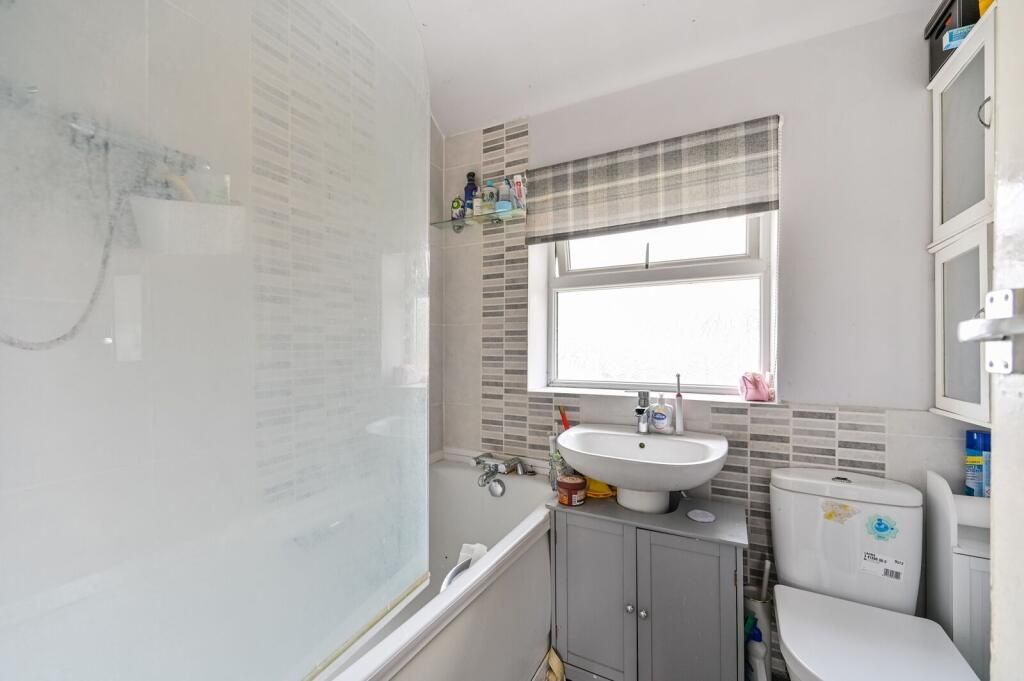Property photo 1 of 8 A Well Presented Two Bedroom House In Sl3 Area
