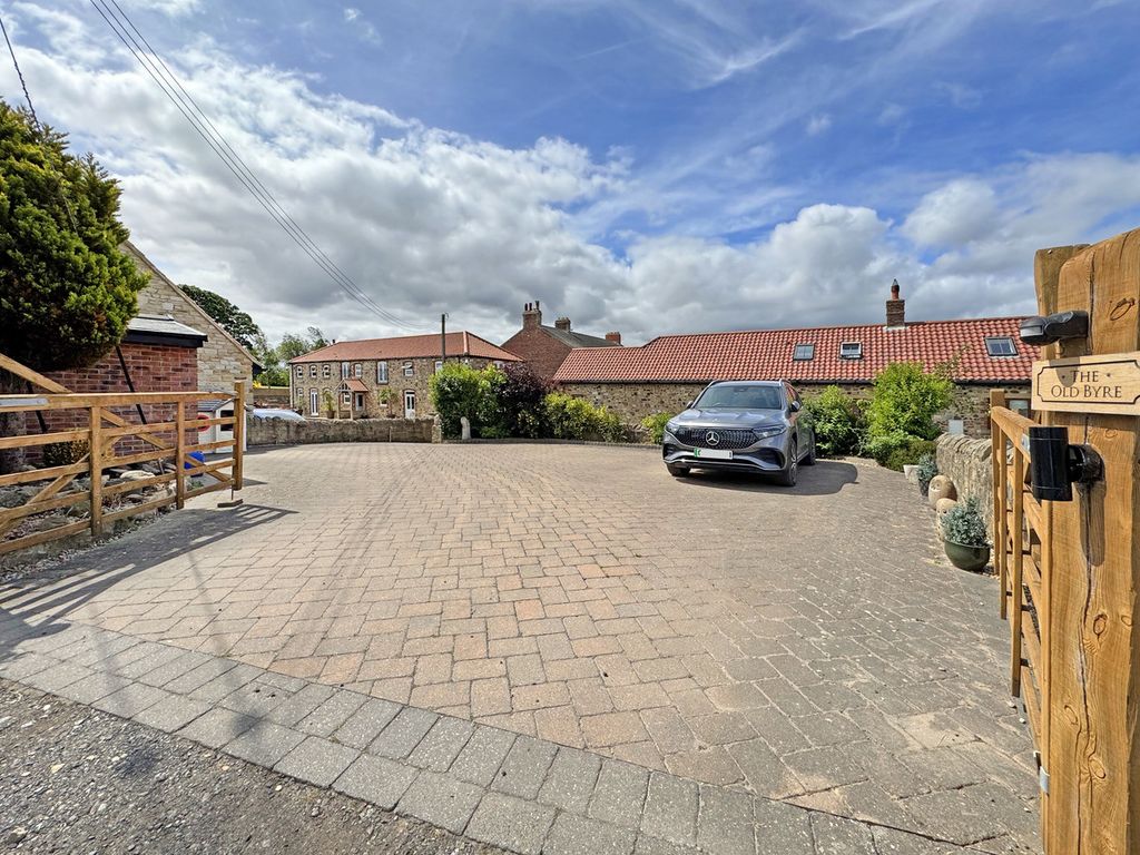 Property photo 2 of 48