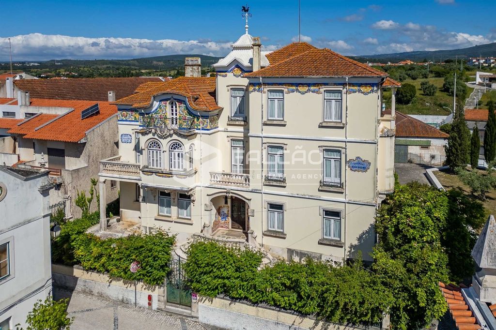 Property photo 1 of 142