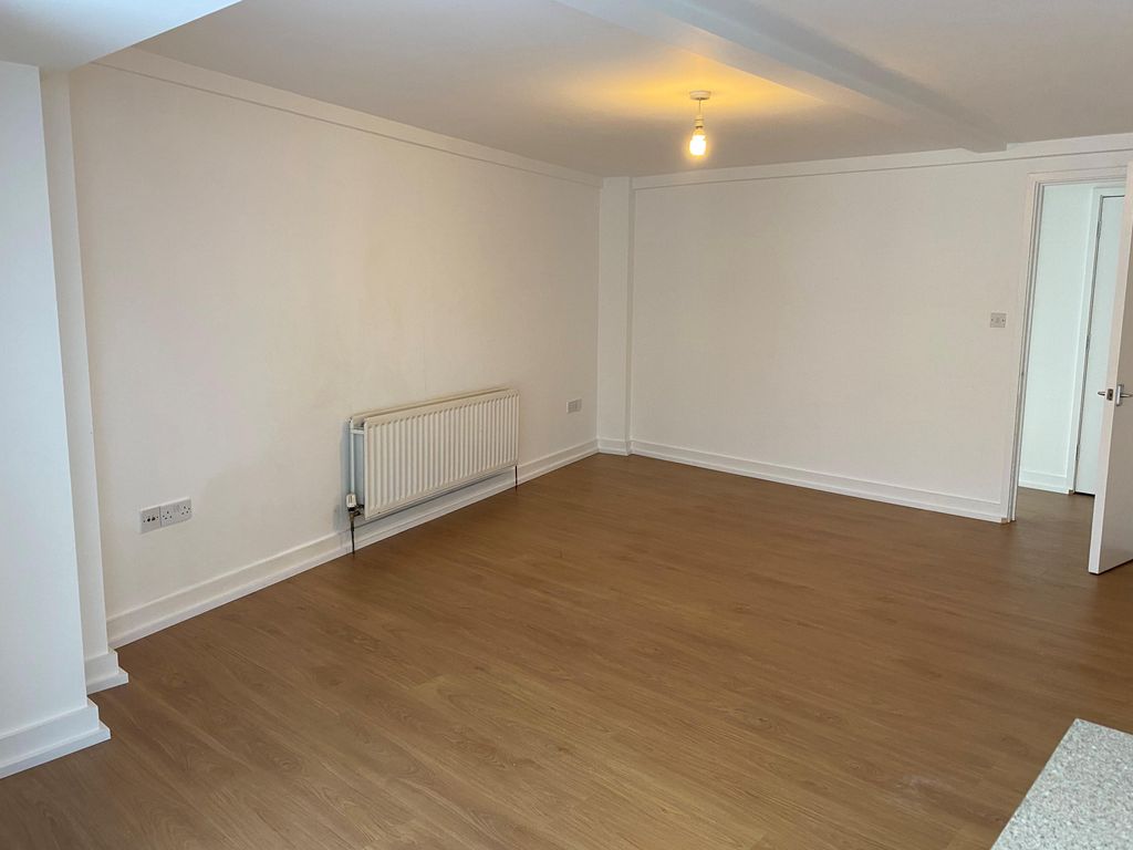 Property photo 3 of 7 Bedroom 1