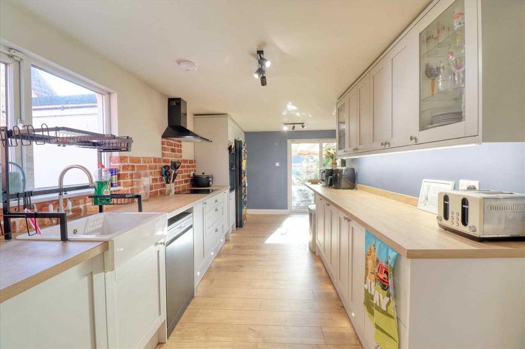 Property photo 3 of 23