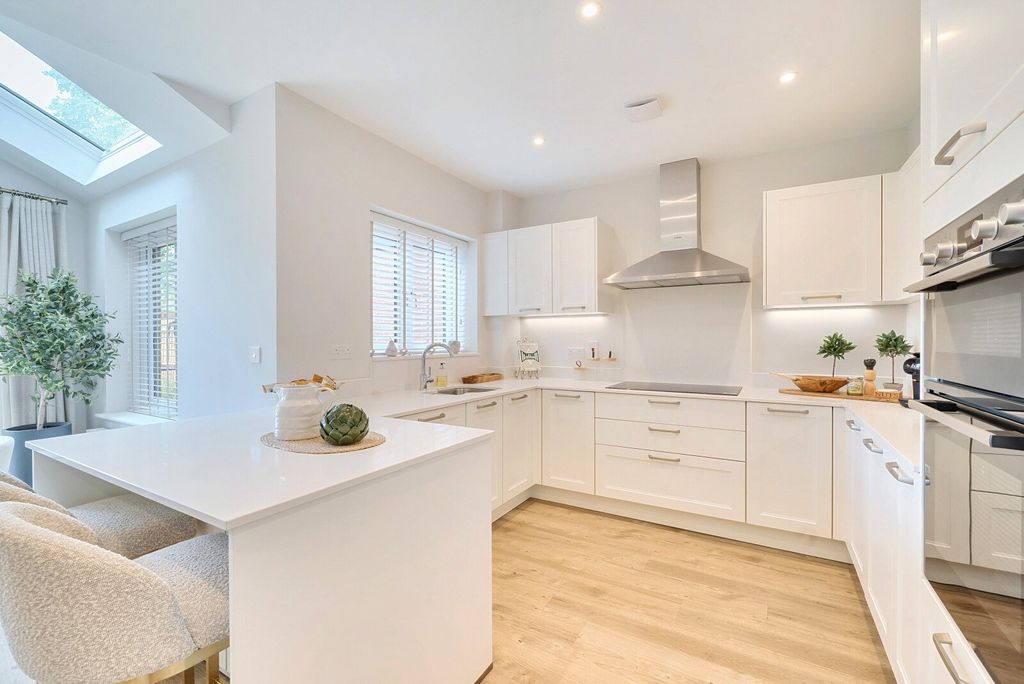 Property photo 2 of 12 Picture No. 24