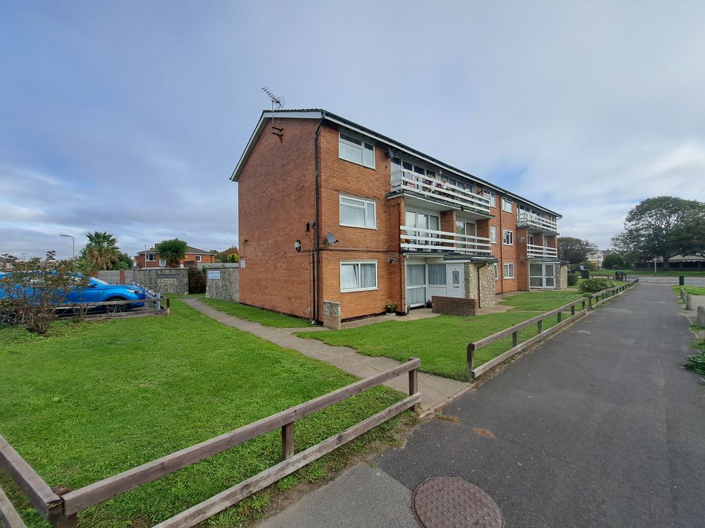 Property photo 2 of 11 Frontage