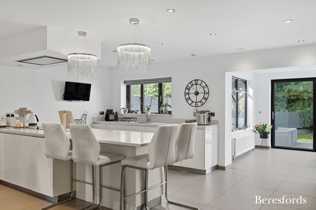 Property photo 2 of 28 Picture No. 20