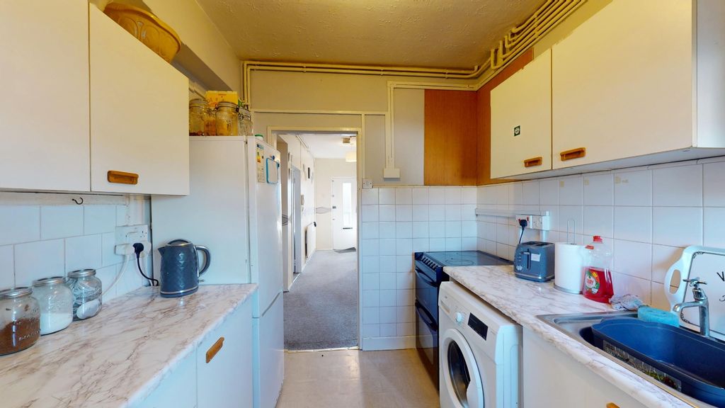 Property photo 2 of 13 3887035