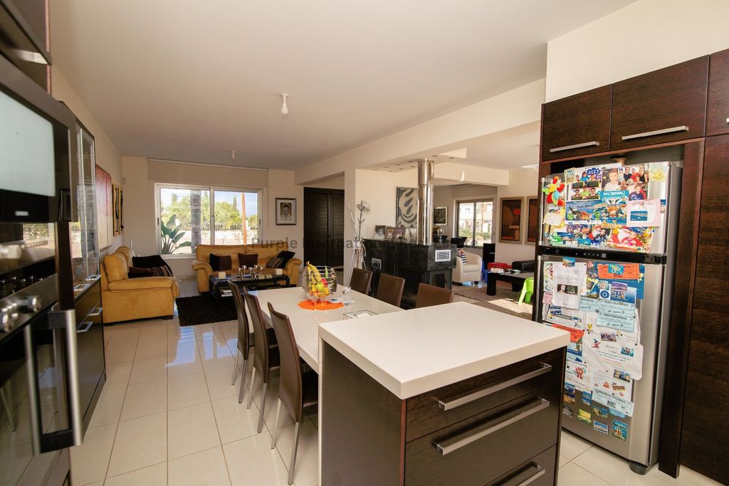 Property photo 2 of 61