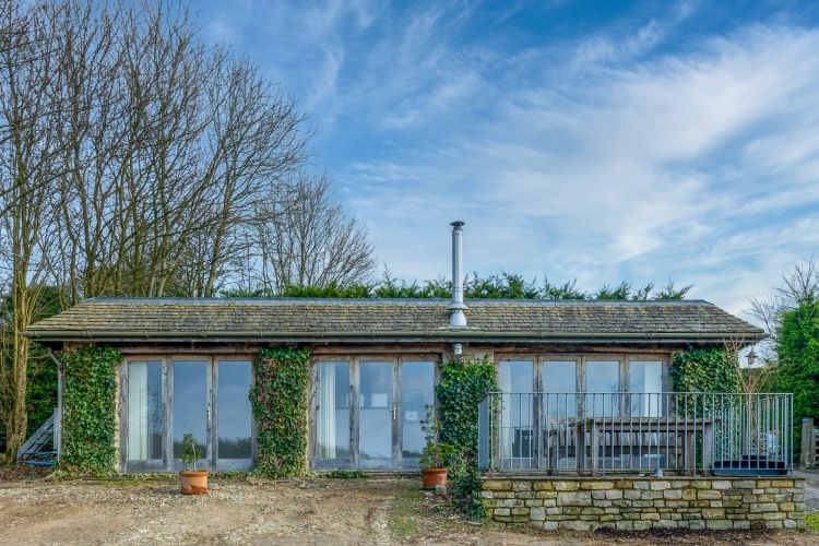 Property photo 1 of 8 271944