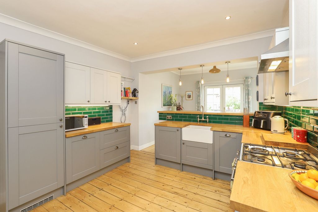 Property photo 3 of 26