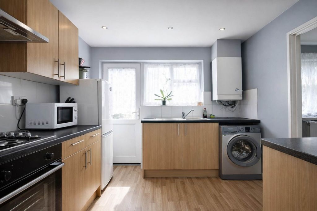 Property photo 2 of 9