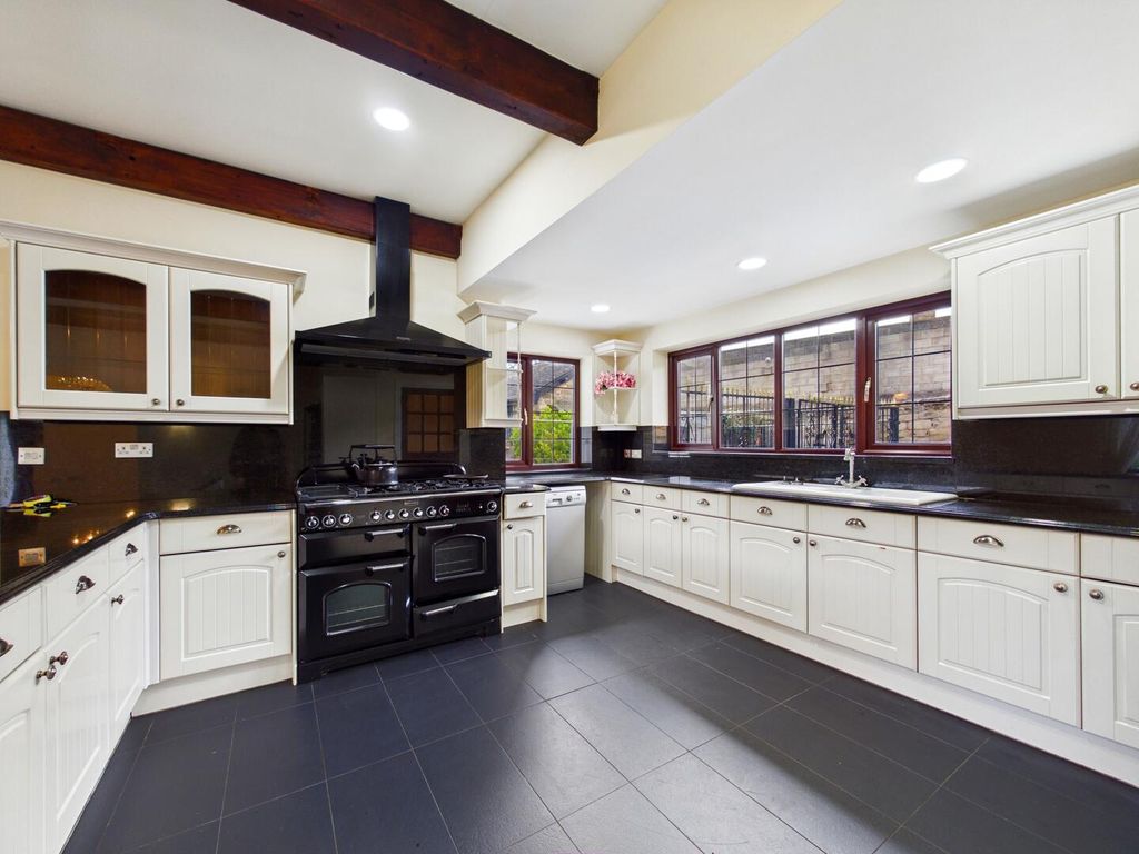 Property photo 3 of 25 Kitchen