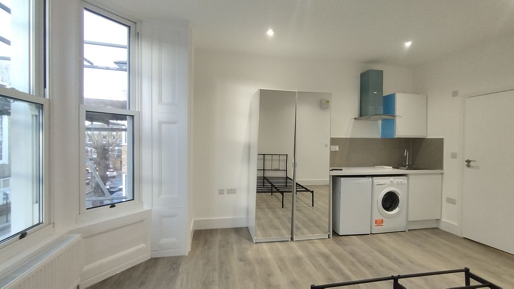 Property photo 2 of 7 Bedroom 1