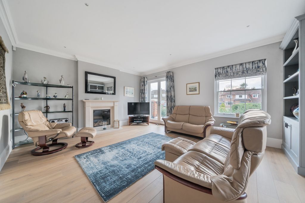 Property photo 2 of 12