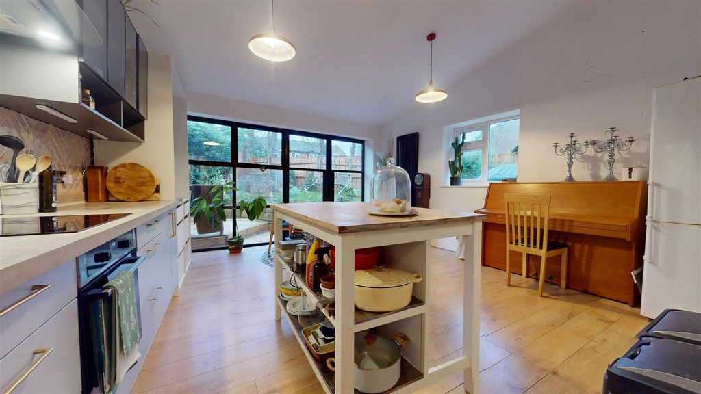 Property photo 3 of 17 12182025_174929.Jpg