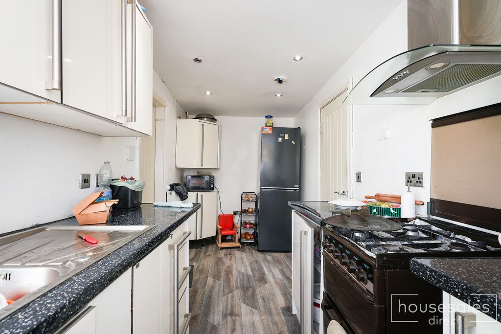 Property photo 3 of 11