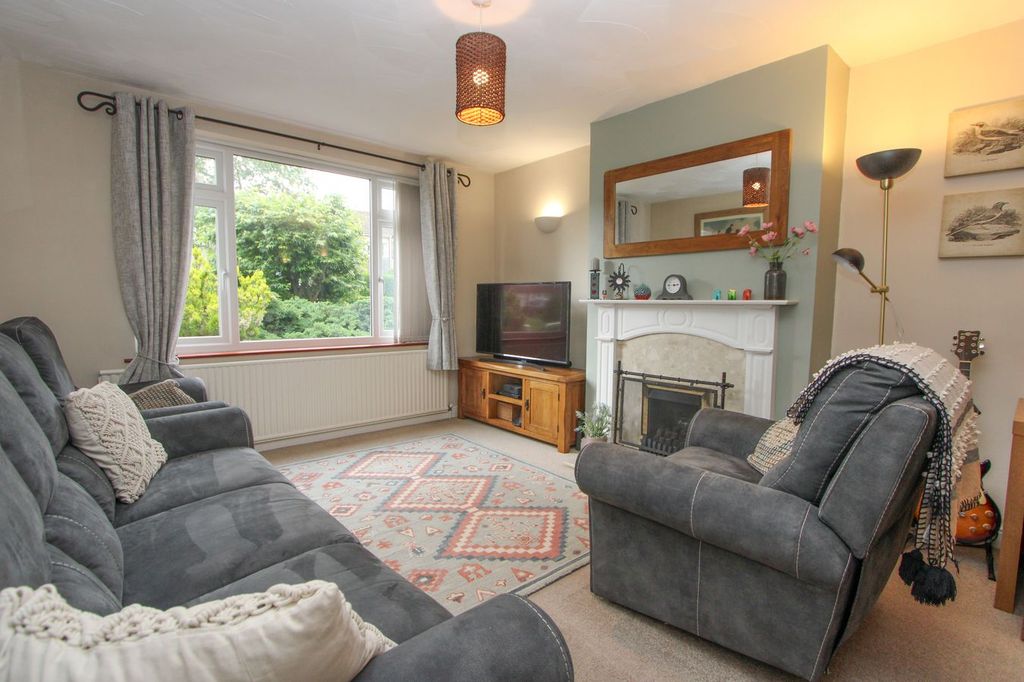 Property photo 2 of 28