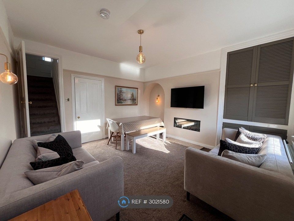 Property photo 3 of 13 Living Room