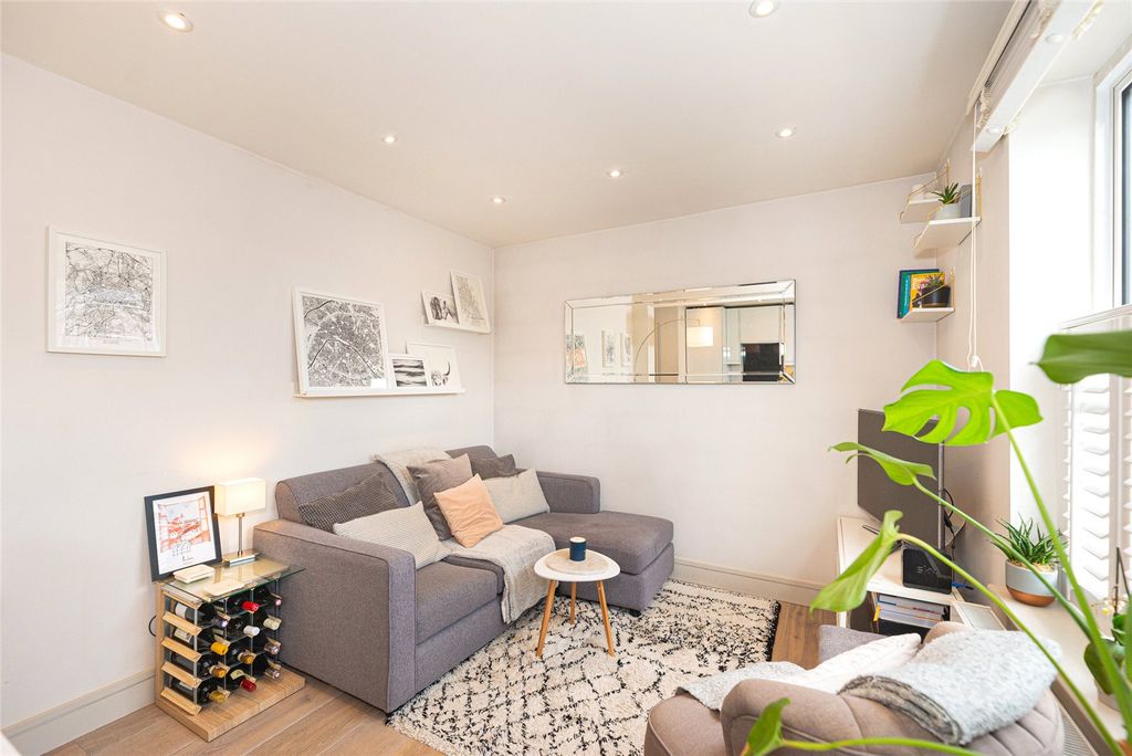 Property photo 2 of 12 Reception