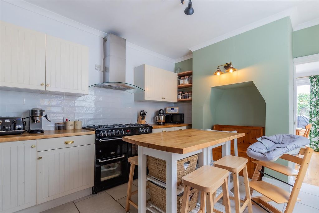 Property photo 2 of 24 69-15.Jpg