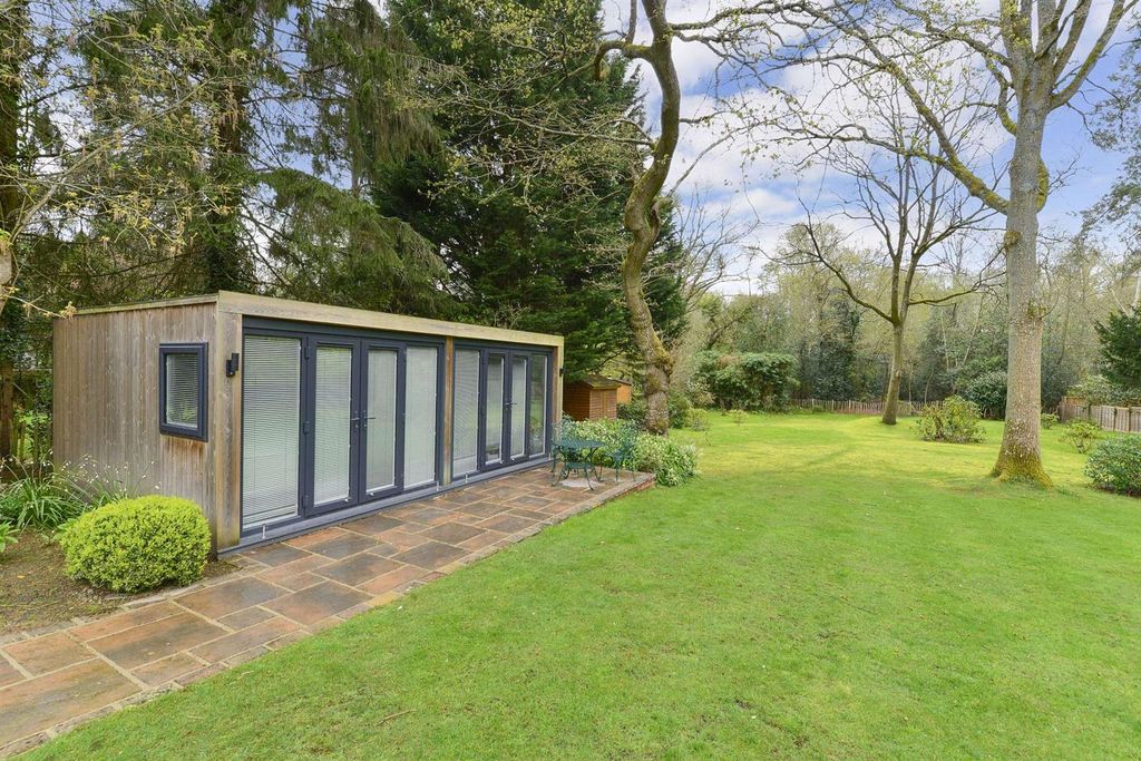 Property photo 3 of 22 Long Heath, Blackhorse Road (27)-1920.Jpg
