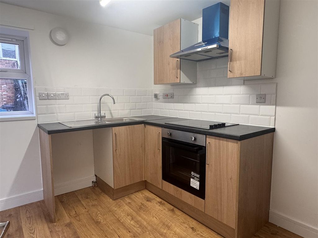 Property photo 2 of 7 Kitchen