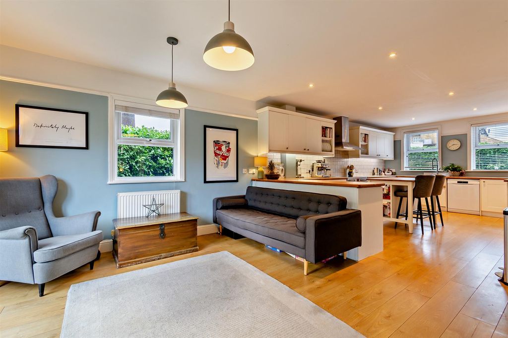 Property photo 2 of 27 8587346-Interior25-800.Jpg