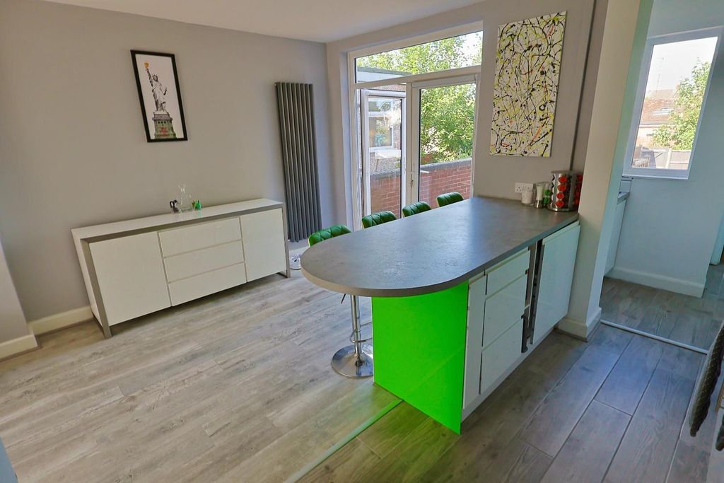 Property photo 3 of 10 Kitchen / Diner