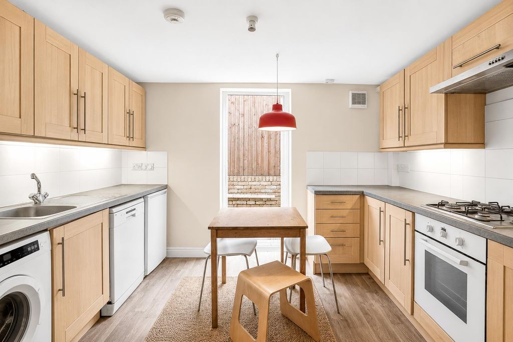 Property photo 2 of 18 Kitchen