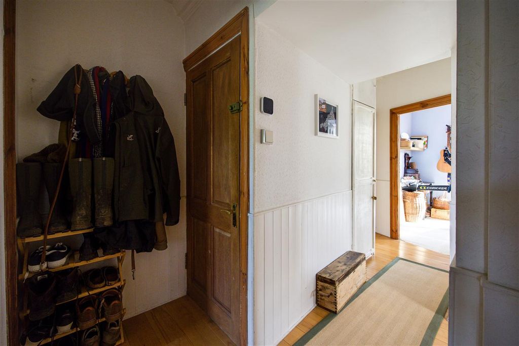 Property photo 3 of 12 Hallway