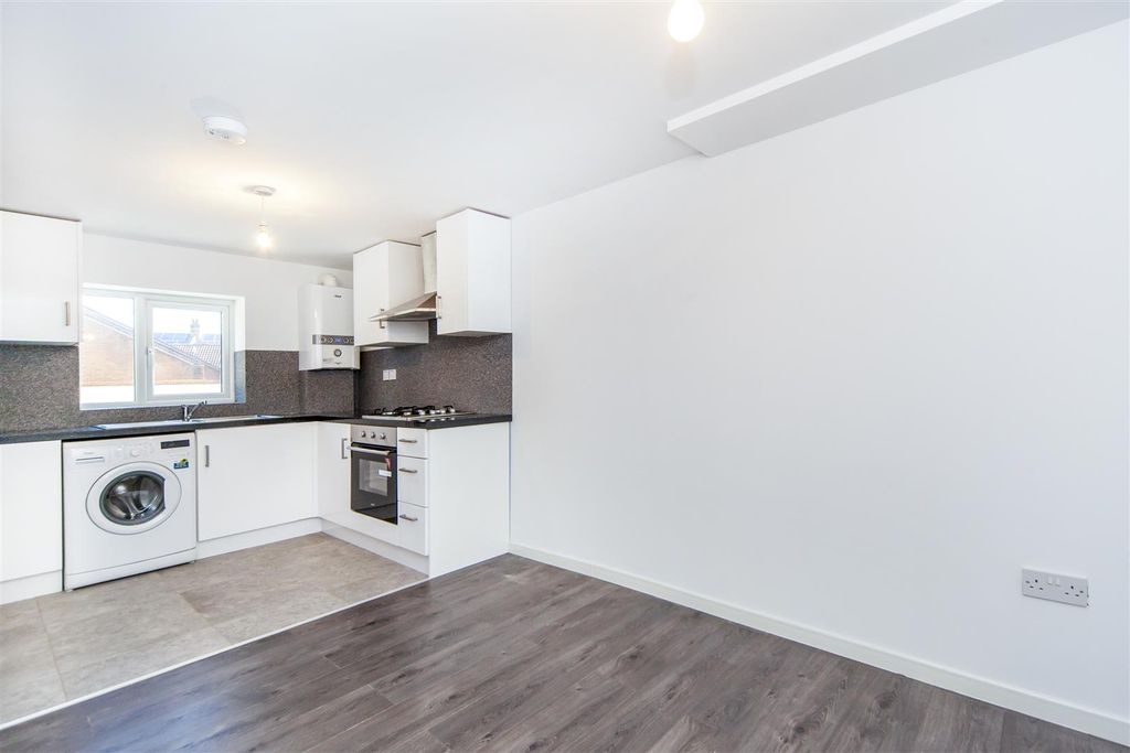 Property photo 2 of 6 Lettings Shepherds Bush Askew Road- Kitchen (2).Jp
