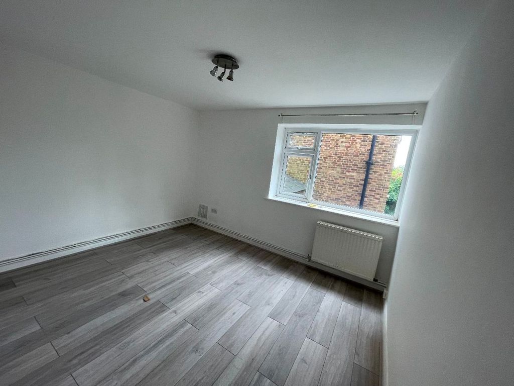 Property photo 2 of 3 E9F3Db2d-cc21-48A4-8d48-F2F15B84Bd14.Jpg