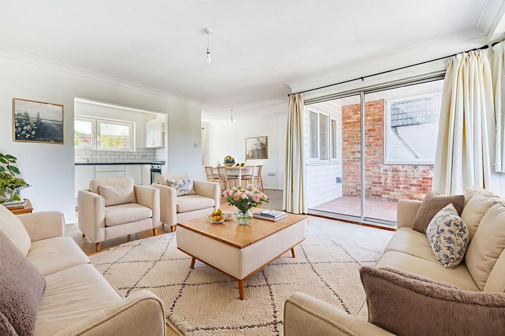 Property photo 2 of 18