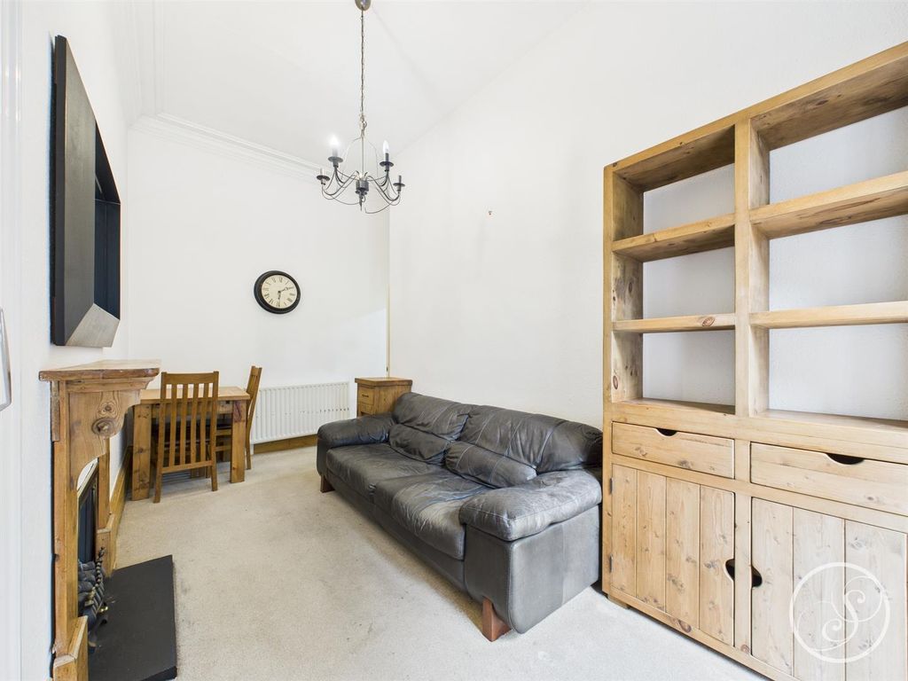 Property photo 2 of 13 Lounge