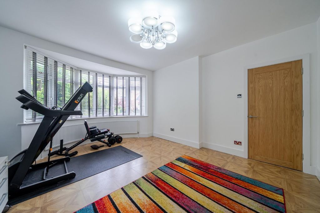 Additional image 8 of 5 bed chalet for saleDrayton Lane, Drayton, Portsmouth PO6