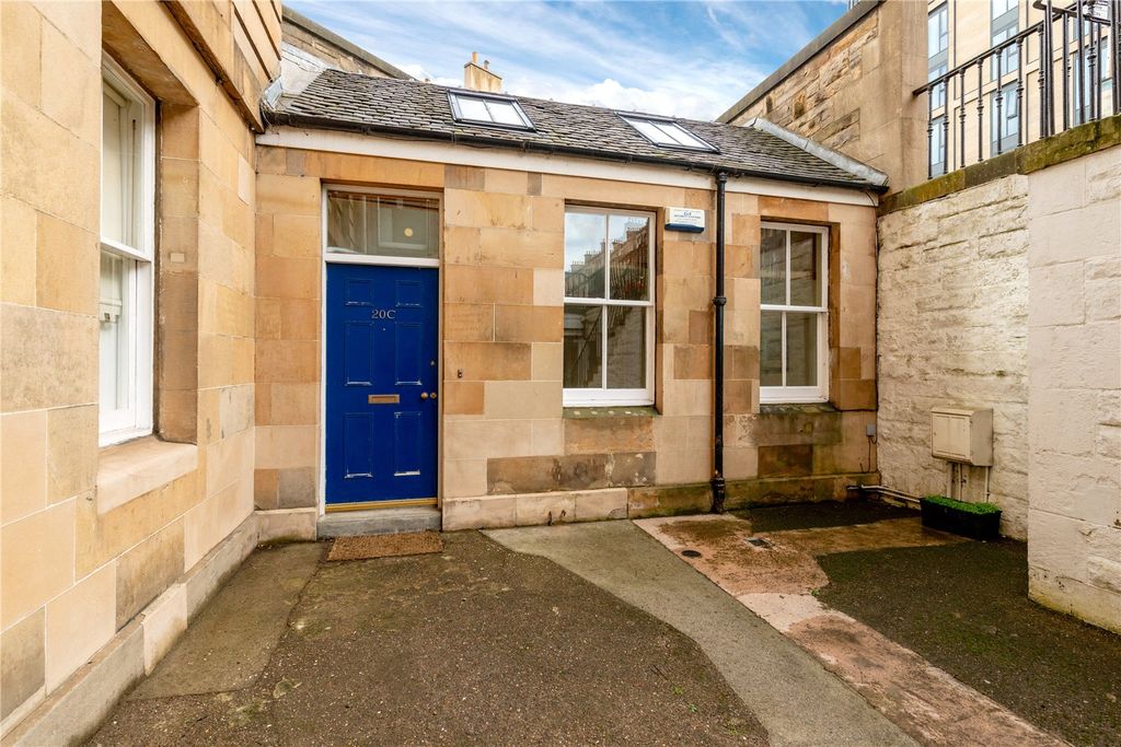Property photo 1 of 17 Drumsheugh Gardens 1