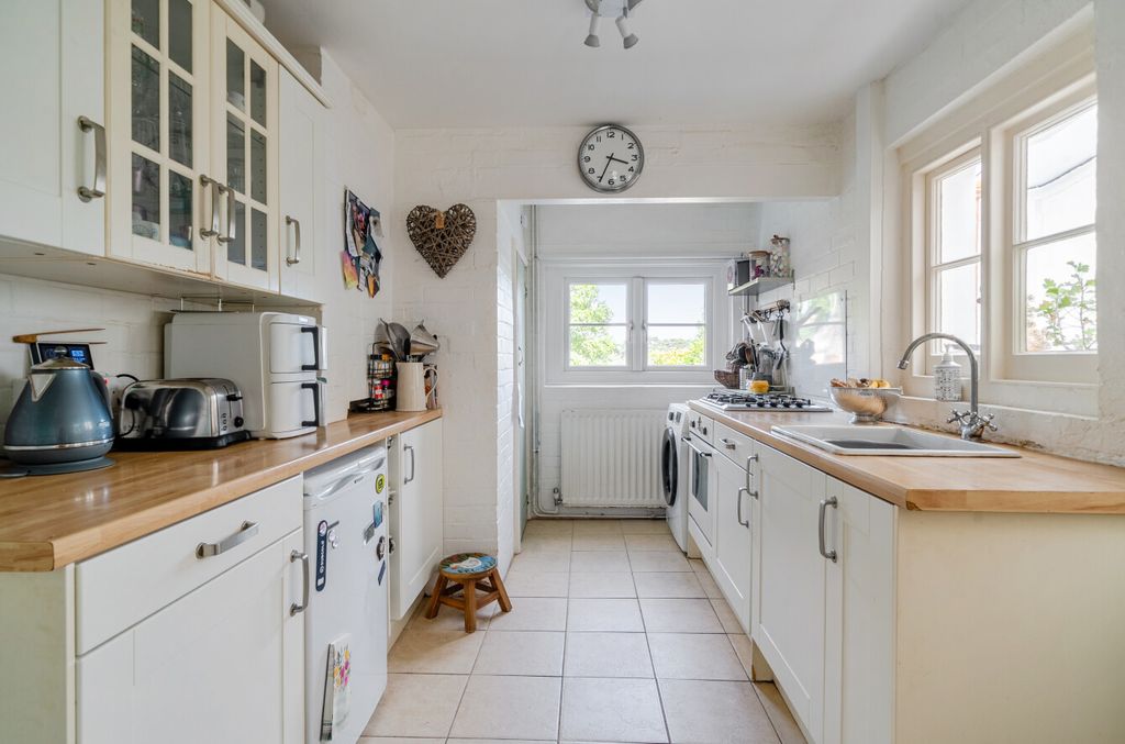 Property photo 3 of 18 Kitchen